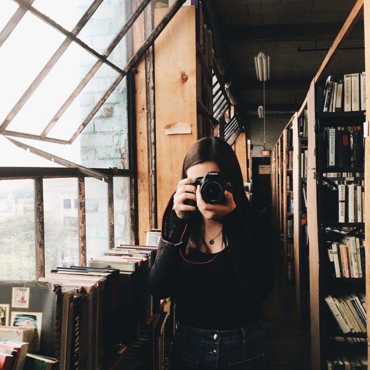 Девушка в цветах Эстетика