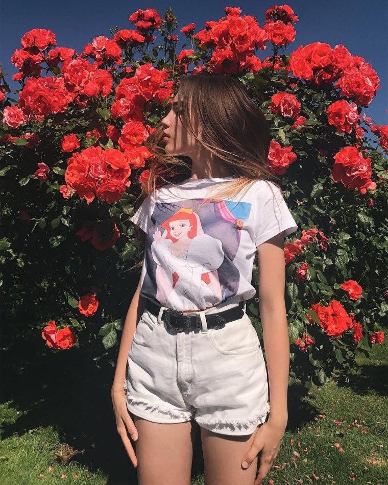 Девушка с телефоном Эстетика