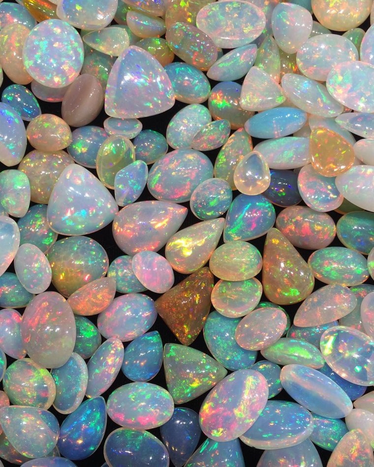 Разноцветные камни