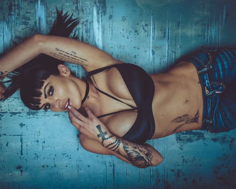 Юлия Аверкова тату модель