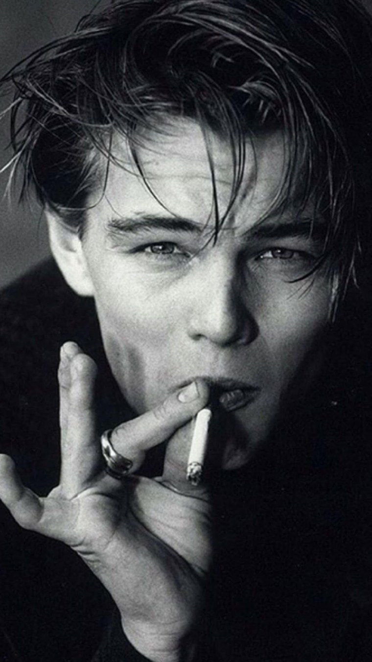 Джонни Депп в молодости с сигаретой