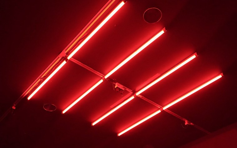 Неоновый красный цвет