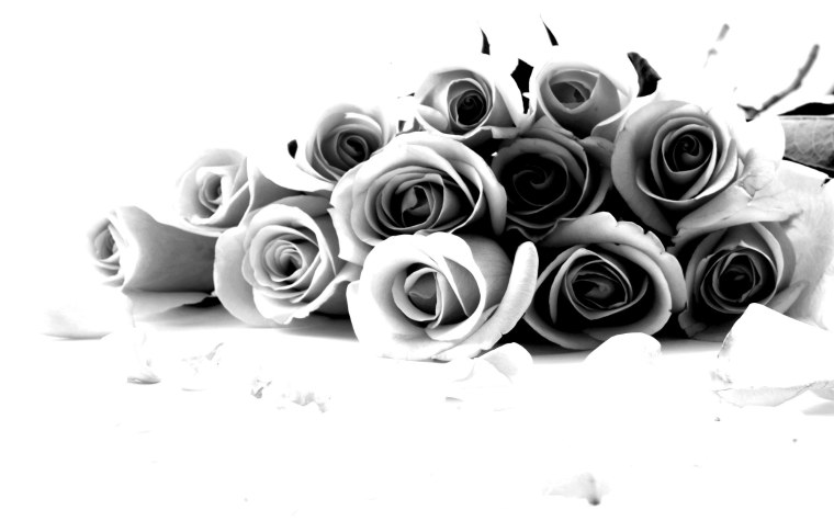 Розы на столе