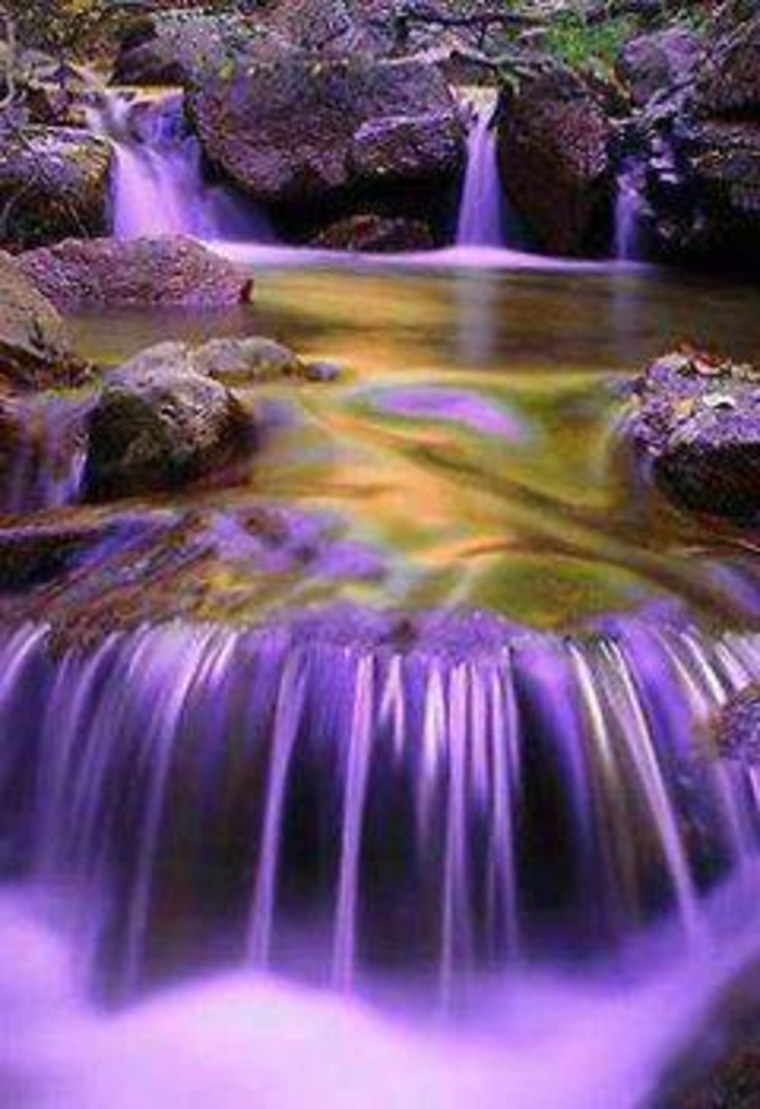 Водопад в сиреневых тонах