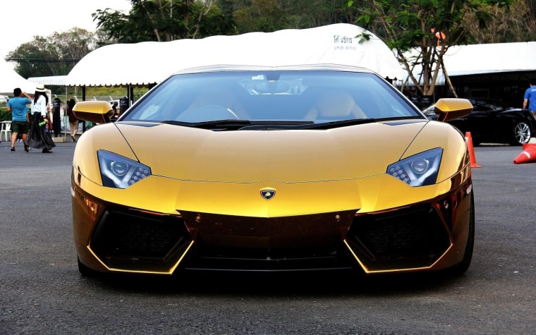 Lamborghini Aventador lp700-4 Золотая