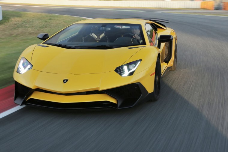 Машина Lamborghini Aventador SV