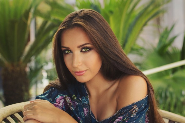 Красивая женщина