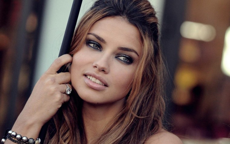 Модель Адриана Лима