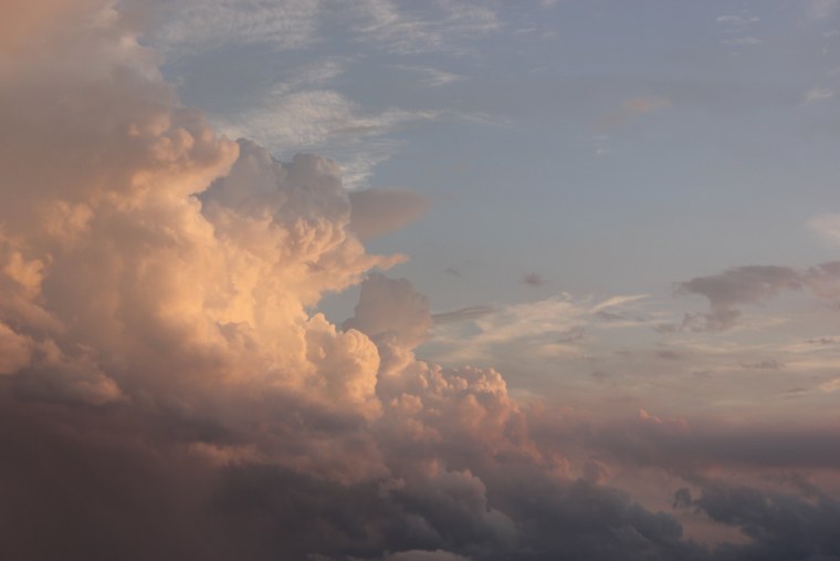 Серо розовое небо