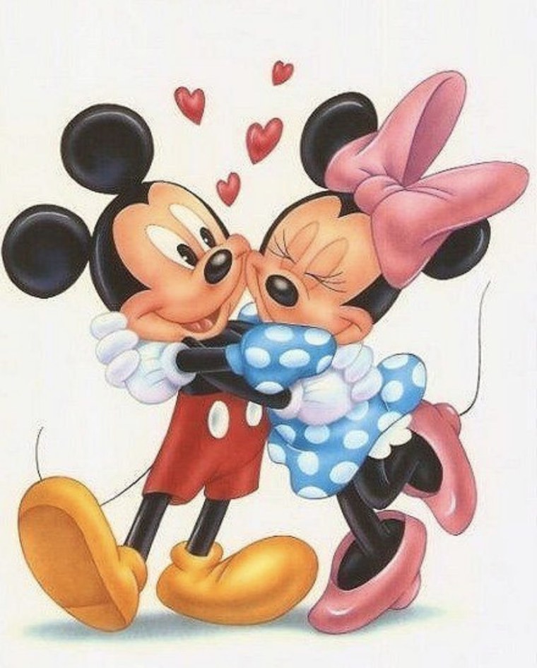 Микки и Минни танцуют