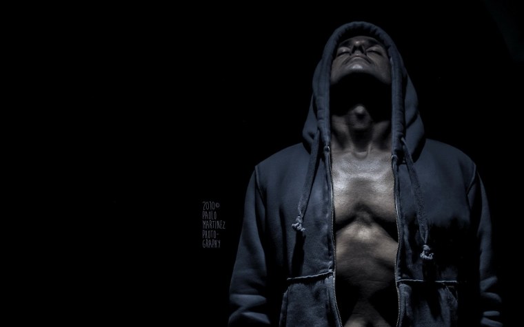 Тёмный человек в капюшоне