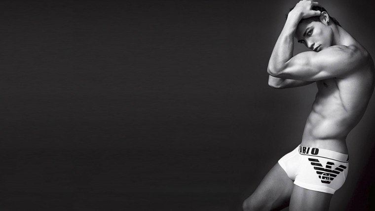 Криштиану Роналдо фотосессия Армани