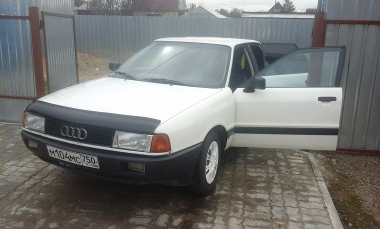 Матовая белая Ауди 80