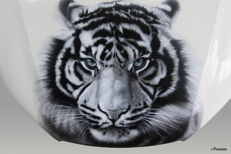 Аэрография тигр на капоте