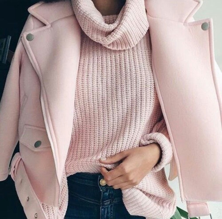 Свитер пастельного цвета