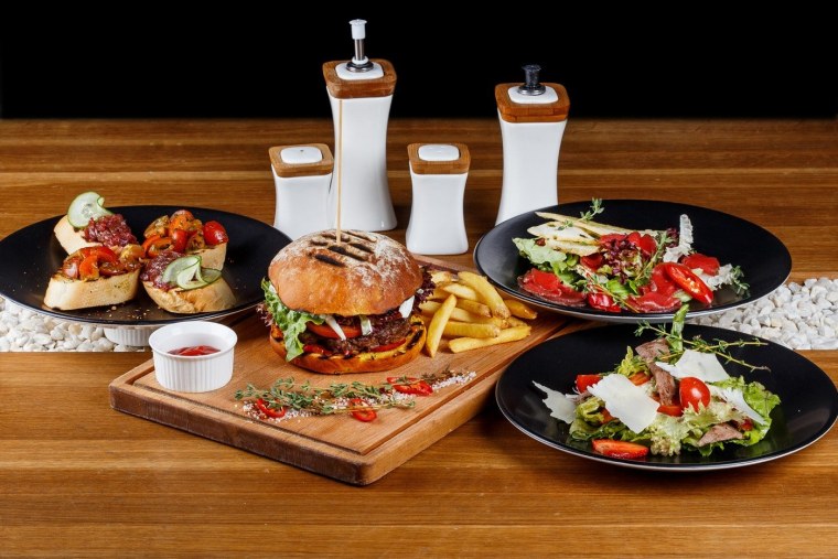 Поднос с едой