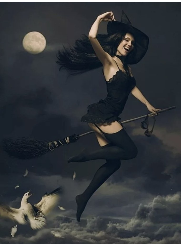 Маргарита Ковальчук на метле