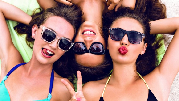 Подруги в очках