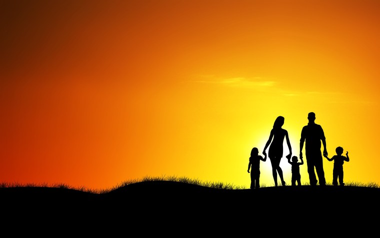 Семья на закате