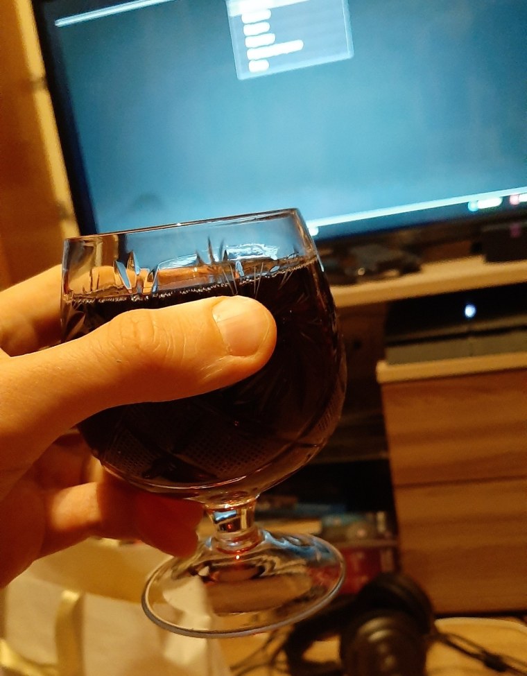 Коньяк на столе