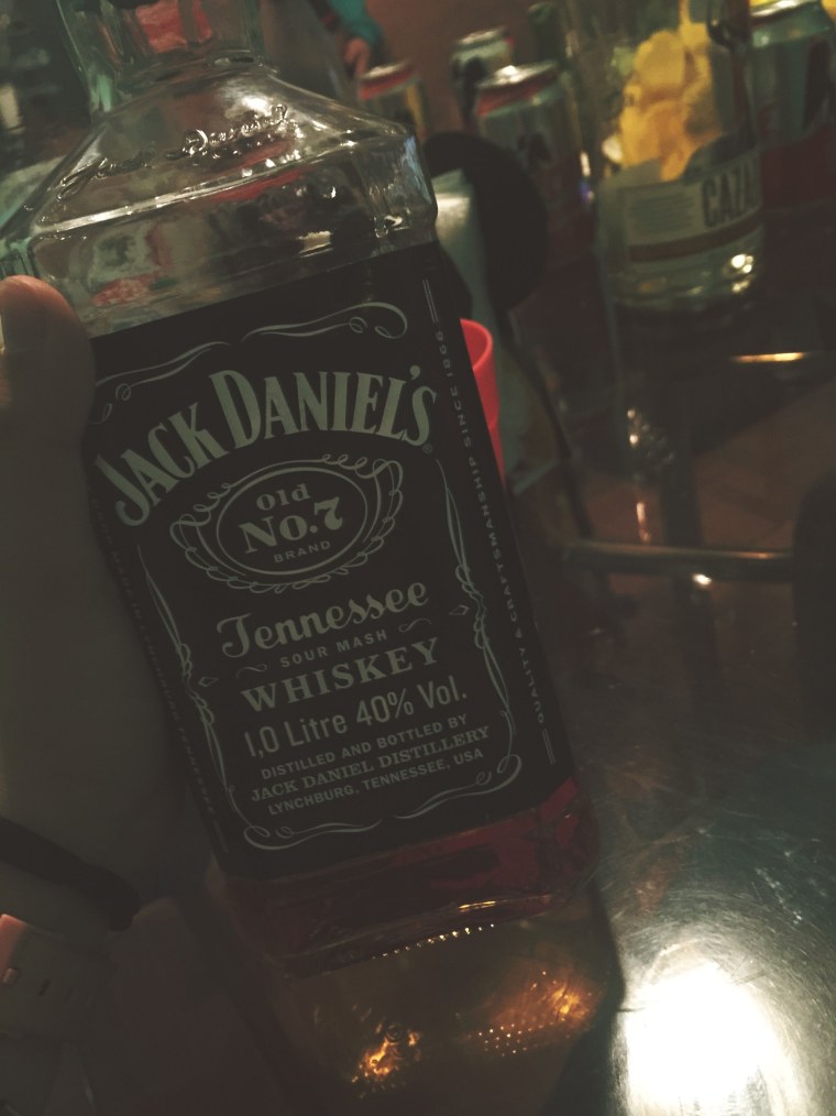 Бутылка виски в руке