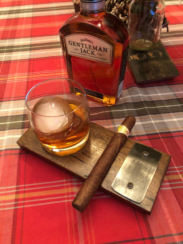 Виски на столе