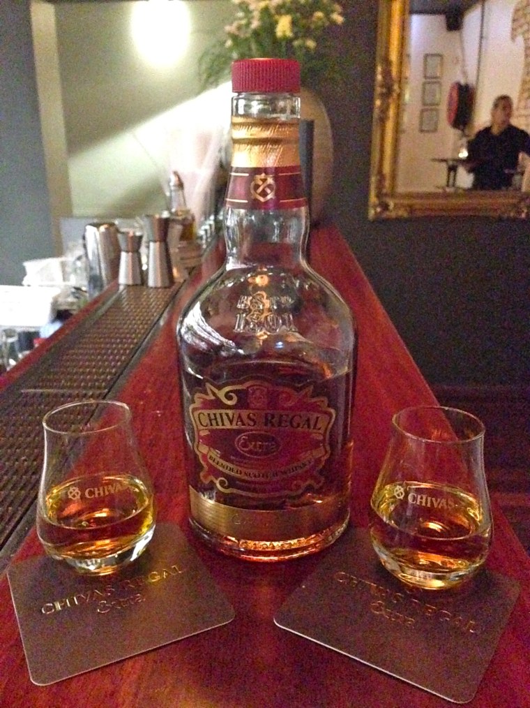 Чивас Ригал на столе