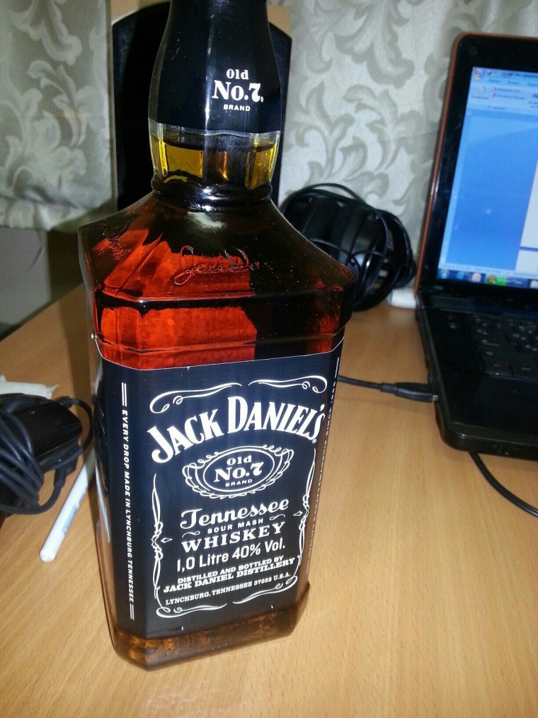 Бутылка коньяка Джек Дэниэлс