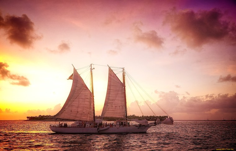 Шхуна на закате