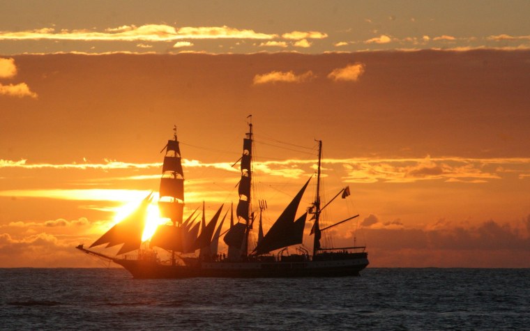 Море закат корабль