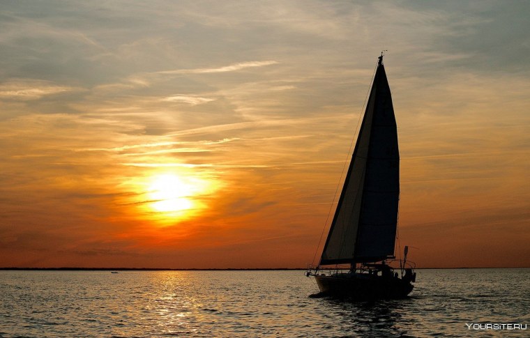 Яхта на закате