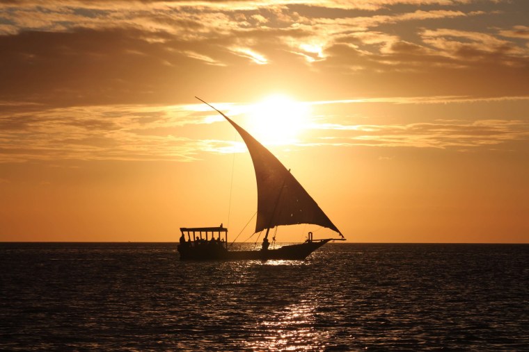 Парус на закате