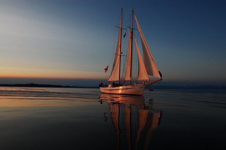 Две яхты в море