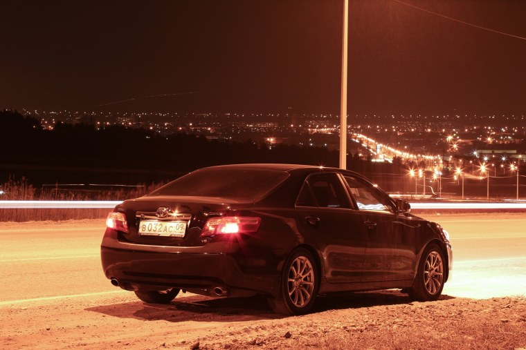 Тойота Камри 55 ночью