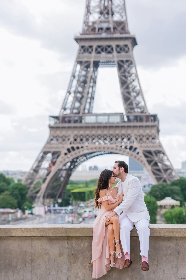 Парочка в Париже