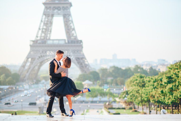 Эмили в Париже Эйфелева башня