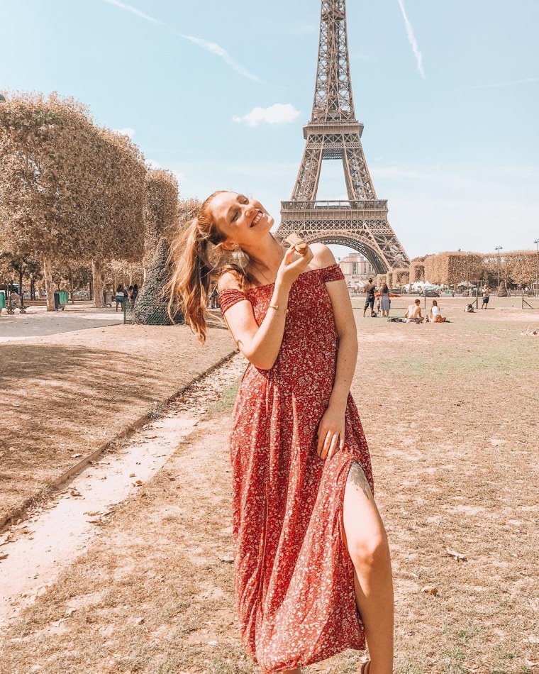 Эмили в Париже Эйфелева башня