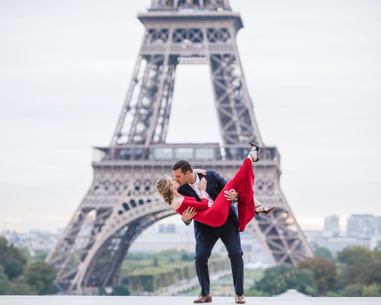 Париж пара влюбленных