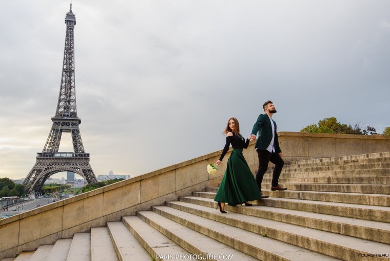 Танцующая пара в Париже