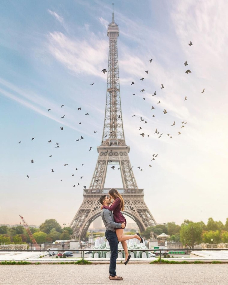 Эйфелева башня с людьми