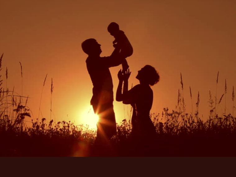 Счастливая дружная семья