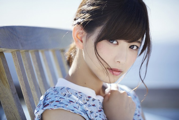 Японка с голубыми глазами