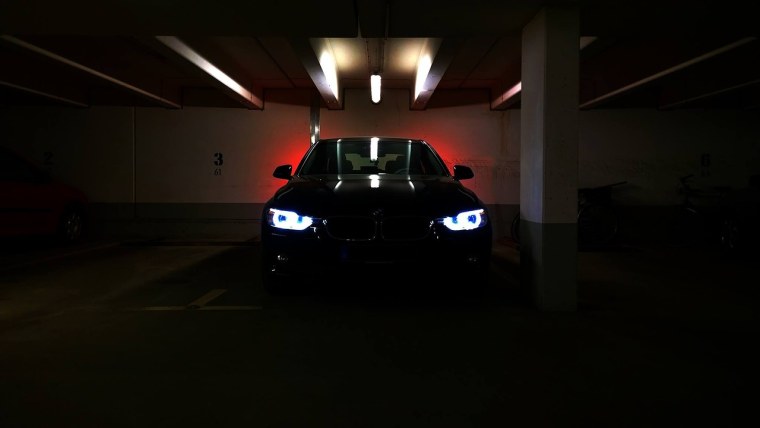 БМВ м5 ф10 на подземном паркинге