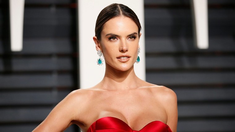 Behati Prinsloo в Нижнем белье