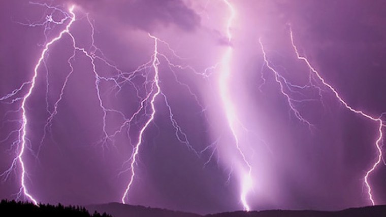 Испания молнии