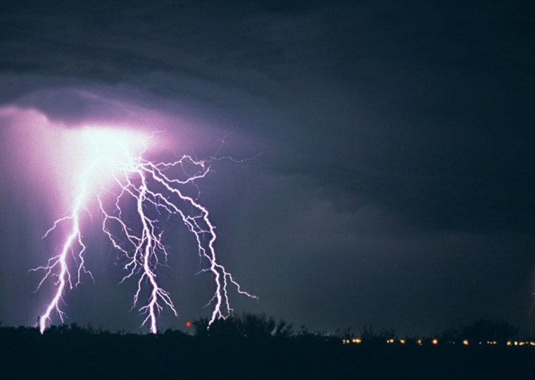 Удар молнии в дом