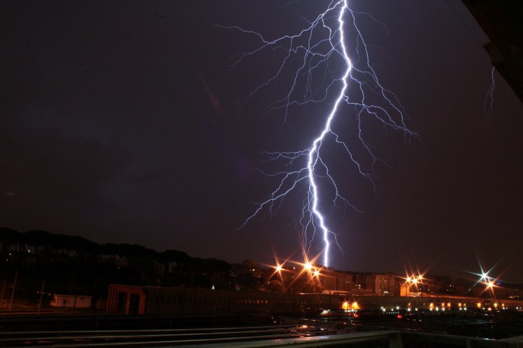 Гроза молния человек