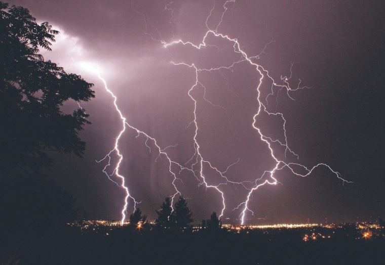 Лахта-центр в Санкт-Петербурге молния ударила Лахта