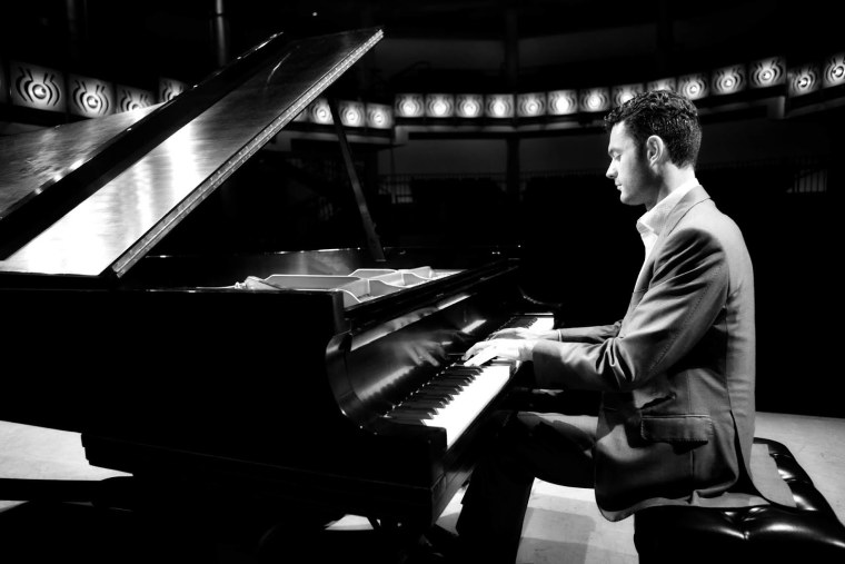 Ланг пианист