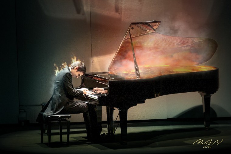 Эдриан Броуди пианист